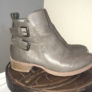 Old Navy grey woman’s boots